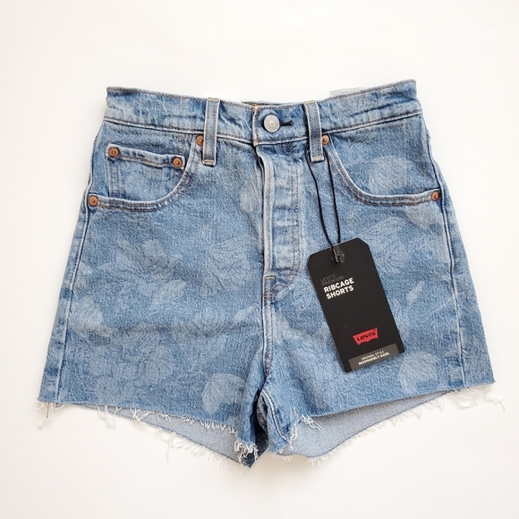 Levi’s Ribcage Denim High Rise Waisted Shorts - Picture 5 of 9